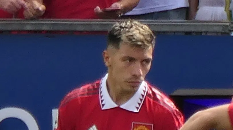 Lisandro Martínez in action for Manchester United against Brighton